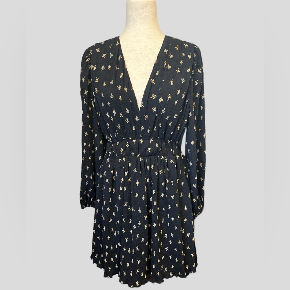 BISHOP YOUNG Dress Women S Black‎ Long Sleeve Deep V-Neck Clover Tan Print Flowy